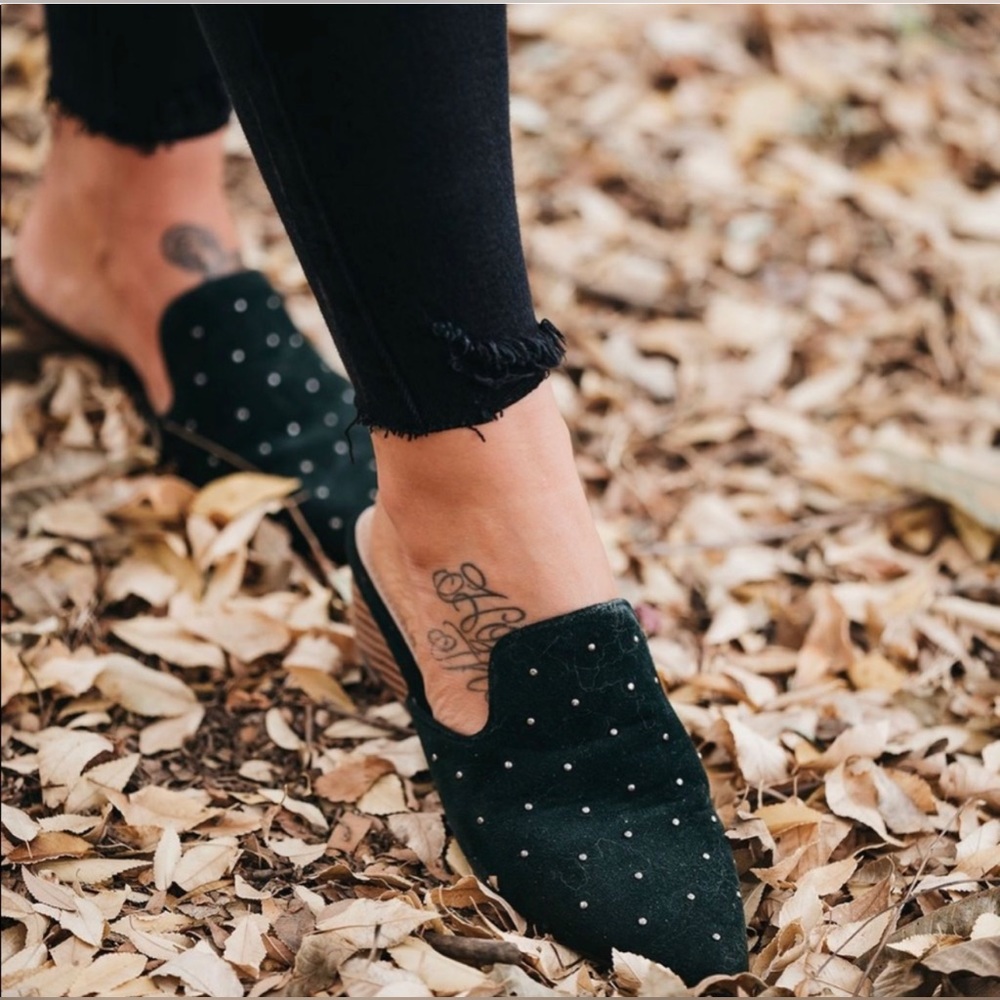 NWT Gigi Ball Studded Pointed Toe Emerald Green Micro Wedge Mule Slip On Shoes
